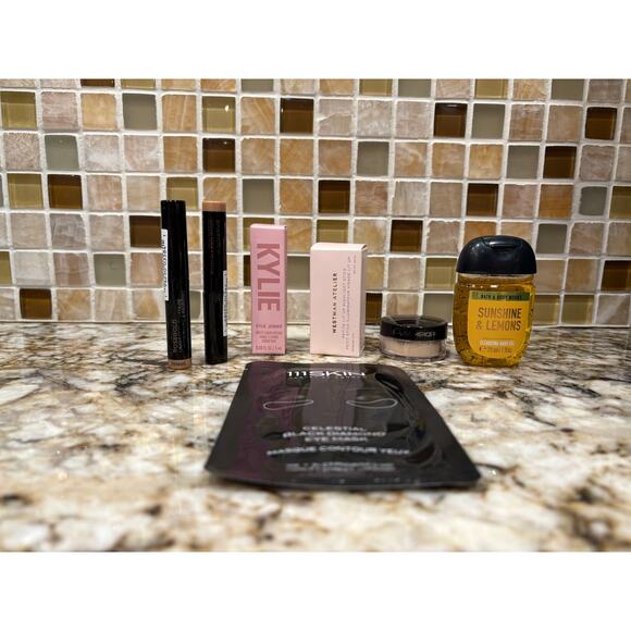 Luxury Makeup & Skincare Mini Beauty Bundle - Picture 2 of 4